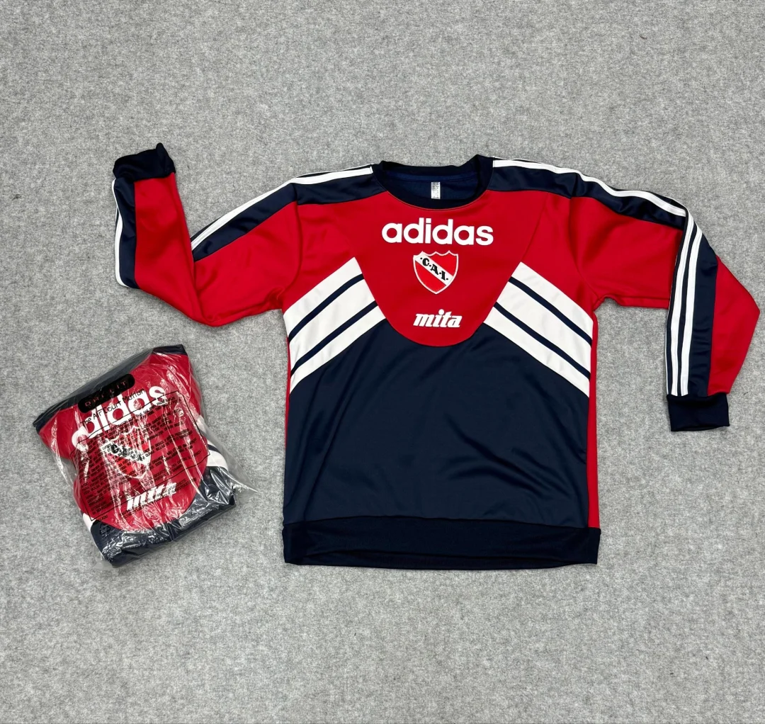 BUZO INDEPENDIENTE RETRO
