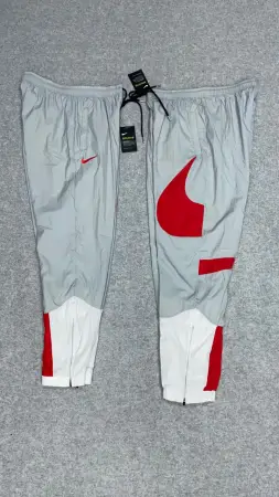 PANTALÓN NIKE ROMPEVIENTO 