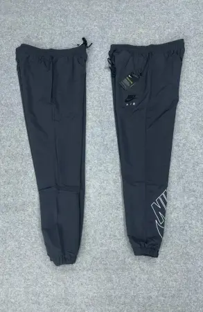 PANTALÓN NIKE ROMPEVIENTO 