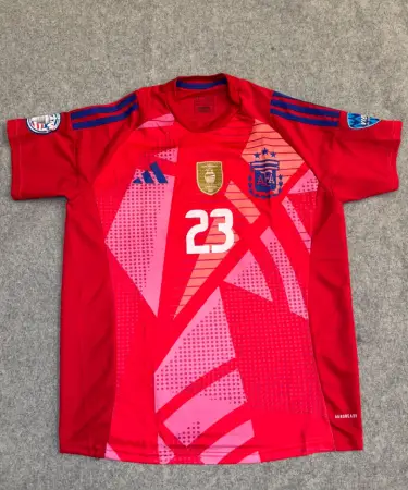 CAMISETA DIBU MARTINEZ NACIONAL ROJA
